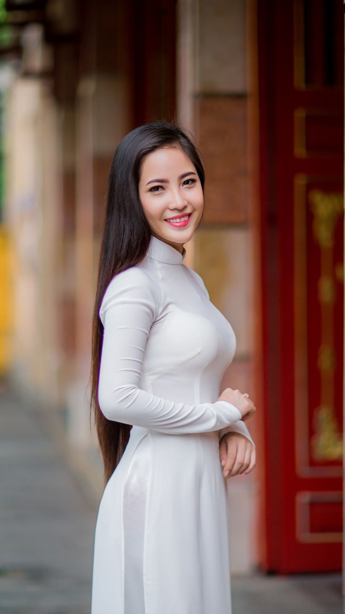 ベトナム女子アオザイヌード 