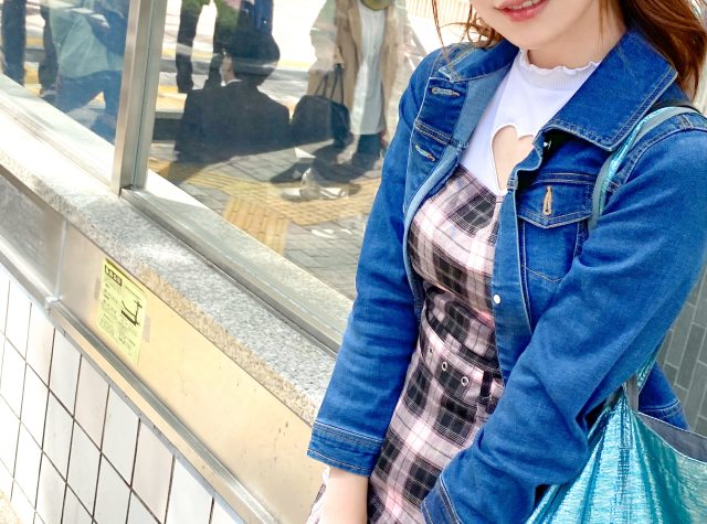 300MIUM-700 間違いない美少女ゲット！！美脚の奥でずっとパンチラしてるフレンドリーなアパレル店員！美しいケツ見て我慢汁が止まらねぇ！！腰ガクガクの超敏感キツマ●コに中出しおねだりされちゃって！！最後に「次は休みの日に会いません…？」ってリピート逆指名キター！！：今日、会社サボりませんか？34in渋谷 森日向子(もりひなこ) 001