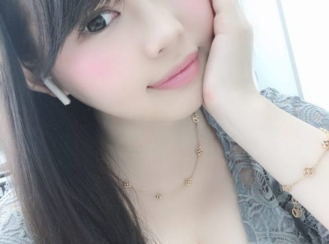 乳乗せ、パイ乗せのエロ画像 001