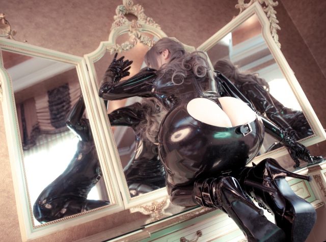キャットスーツ、ラバースーツを身に着けた女性のエロ画像 001
