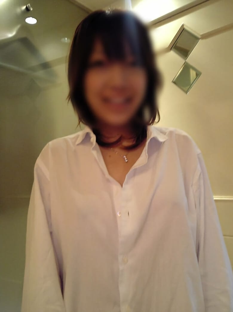 Yシャツを着た二次元美少女のエロ画像 010