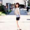 ミニスカートを履いた女性のエロ画像 001