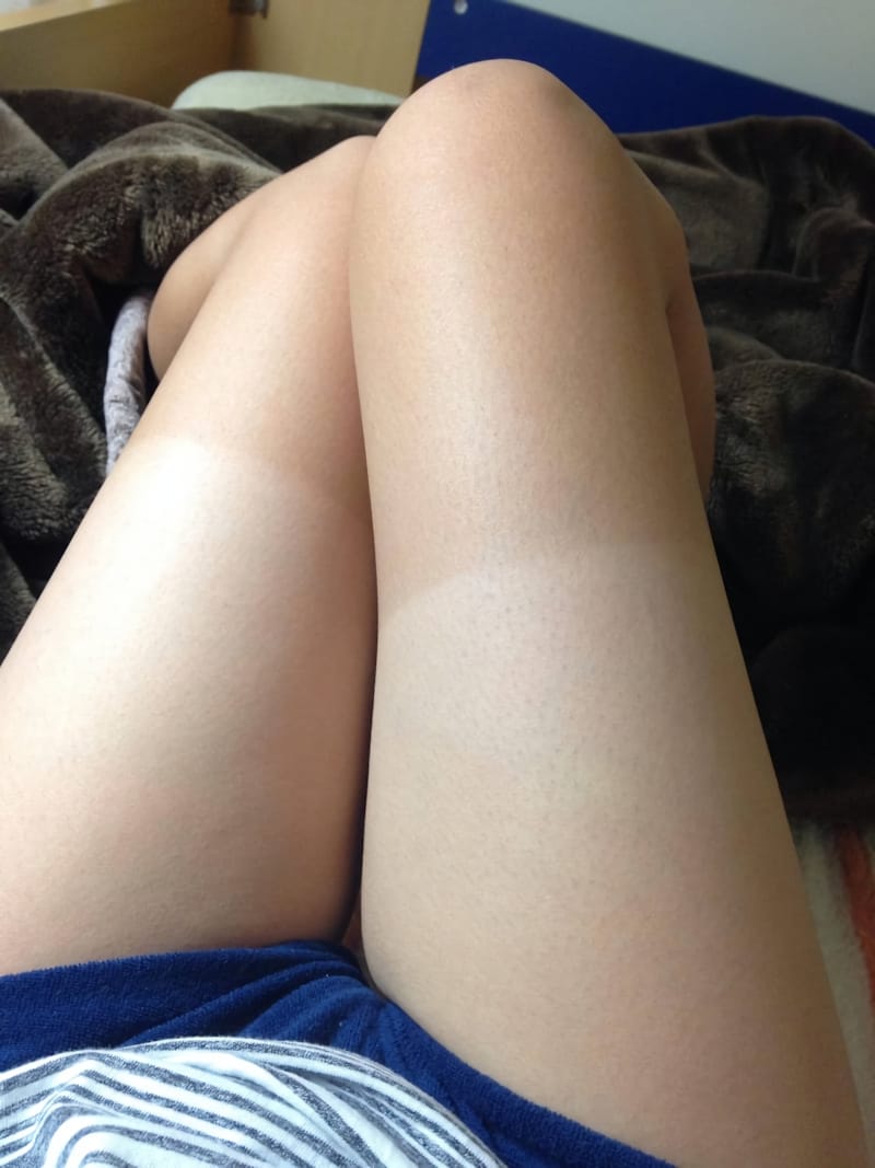 太腿が魅力的な美脚女性のエロ画像 029