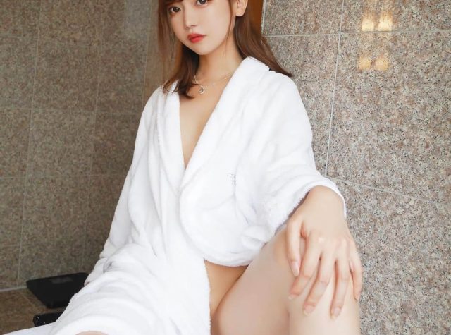 バスローブ姿のエロ画像 001