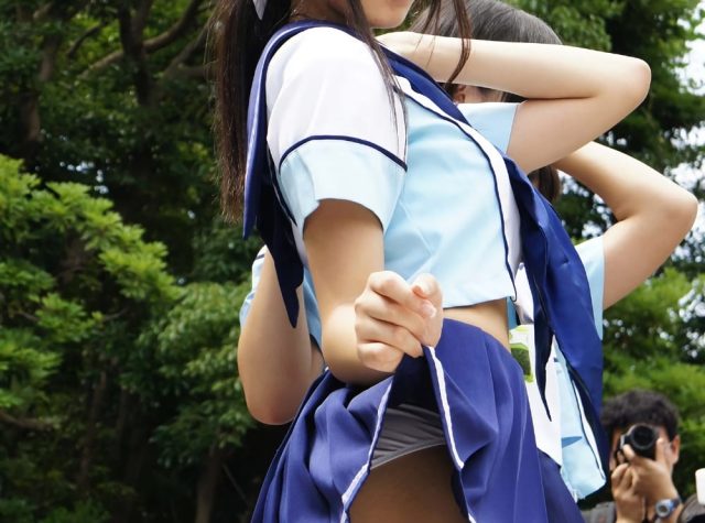 パンチラしているコスプレイヤーのエロ画像 001