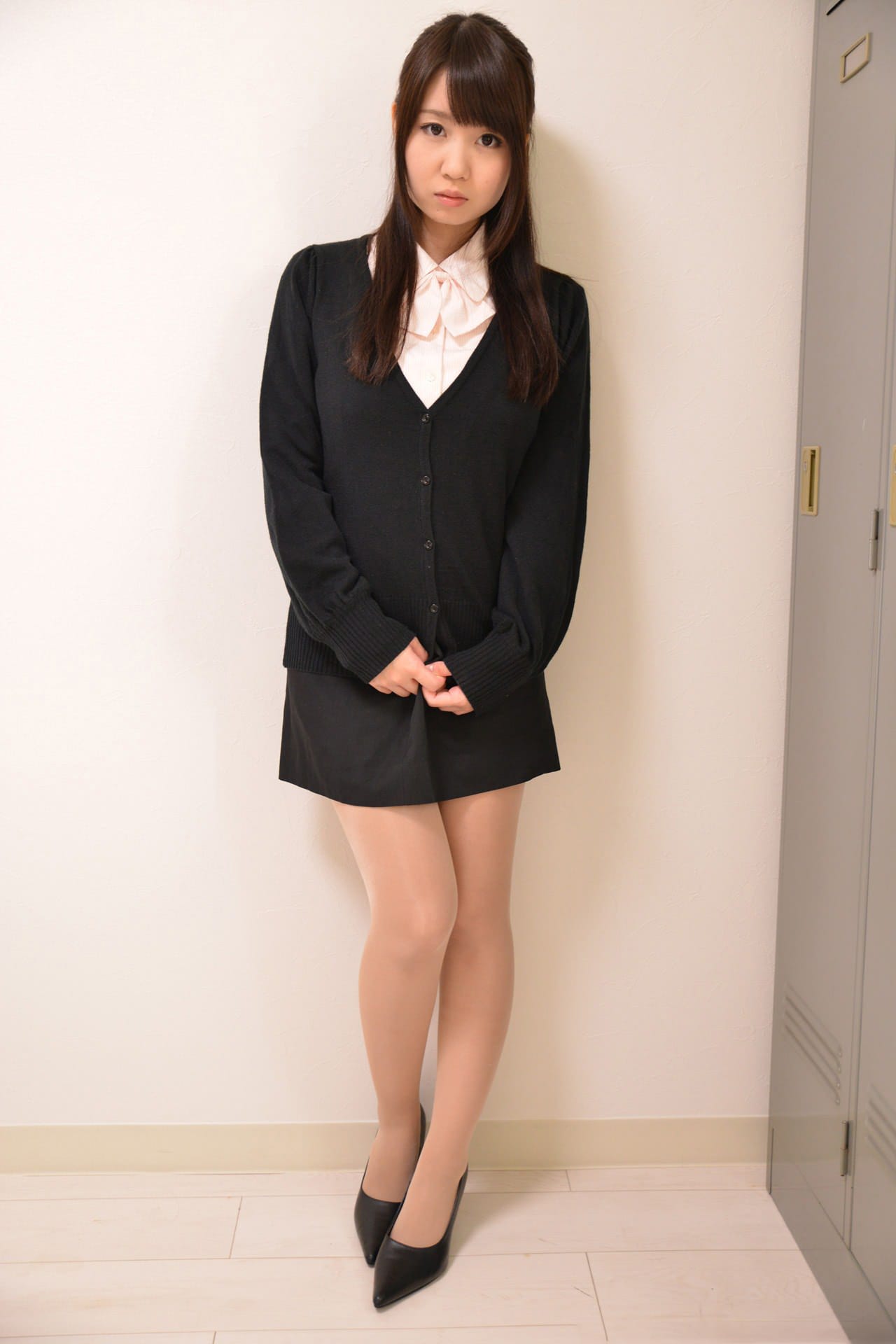 OL風の女性のエロ画像 030