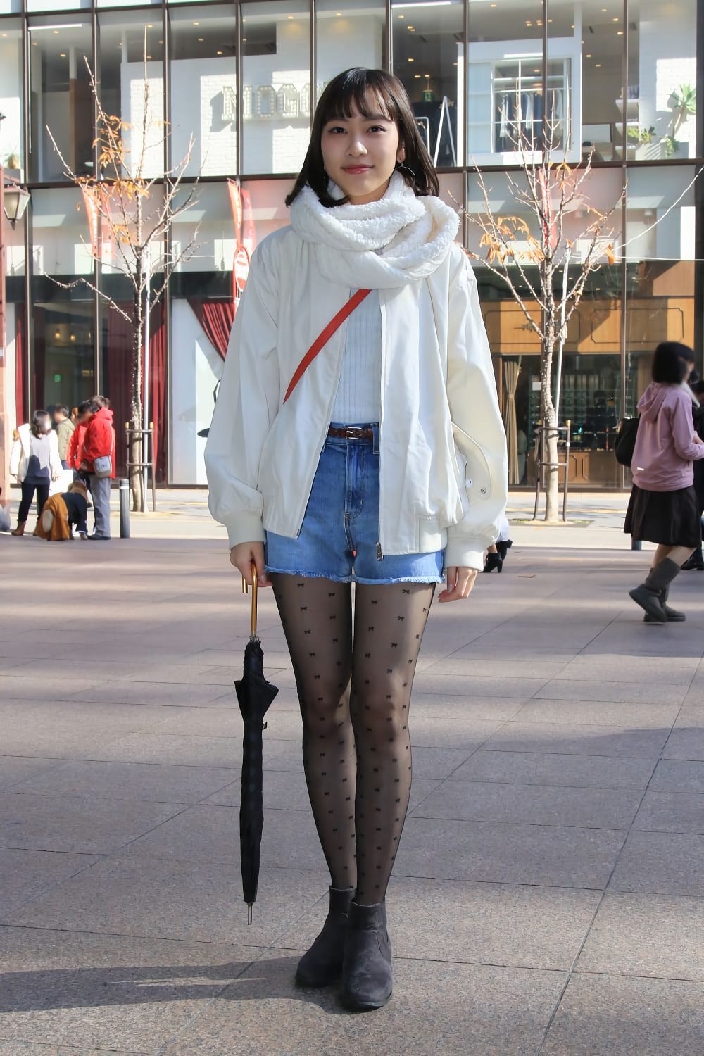 街撮りされた黒パンスト女性のエロ画像 008