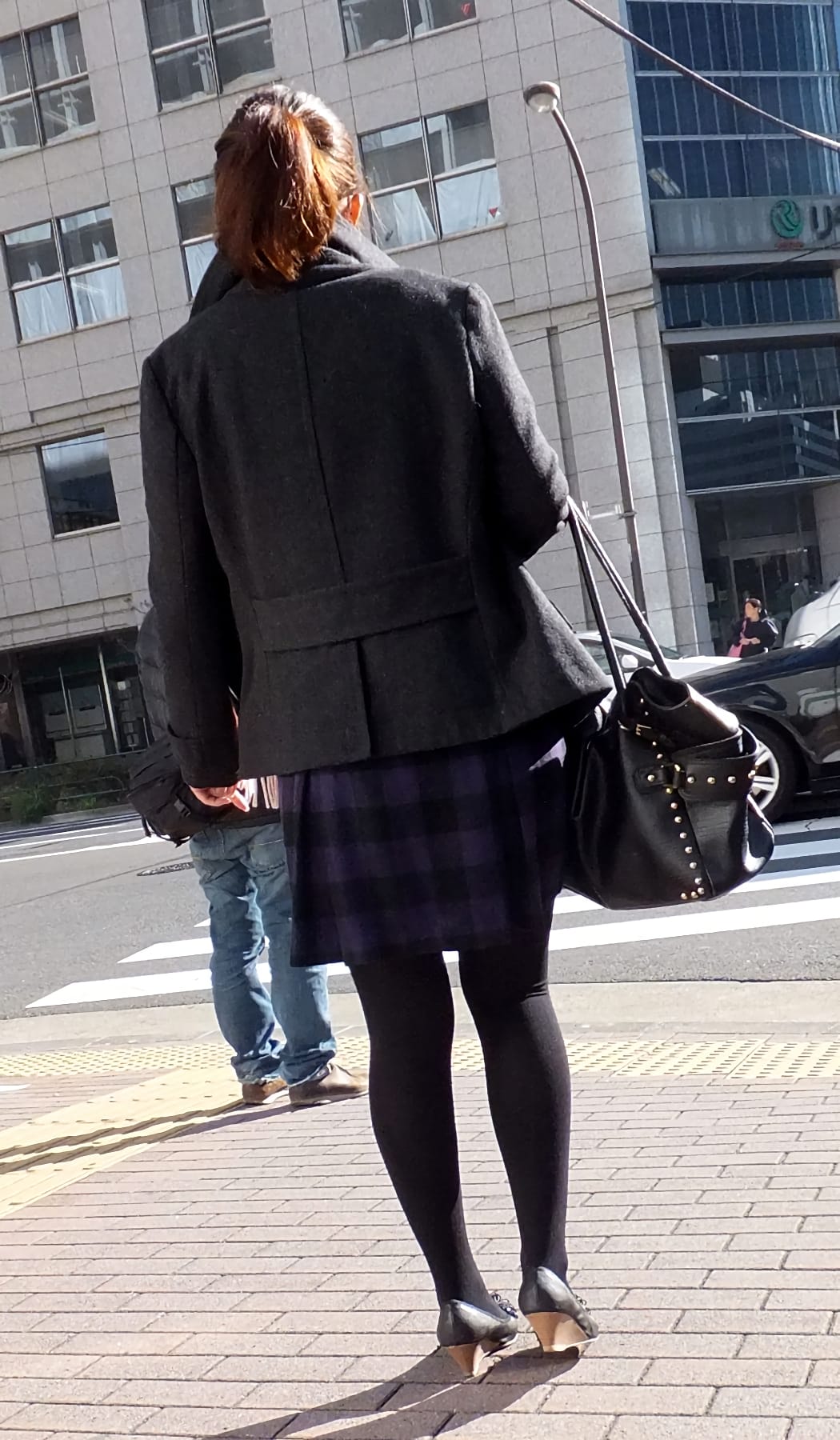 街撮りされた黒パンスト女性のエロ画像 009