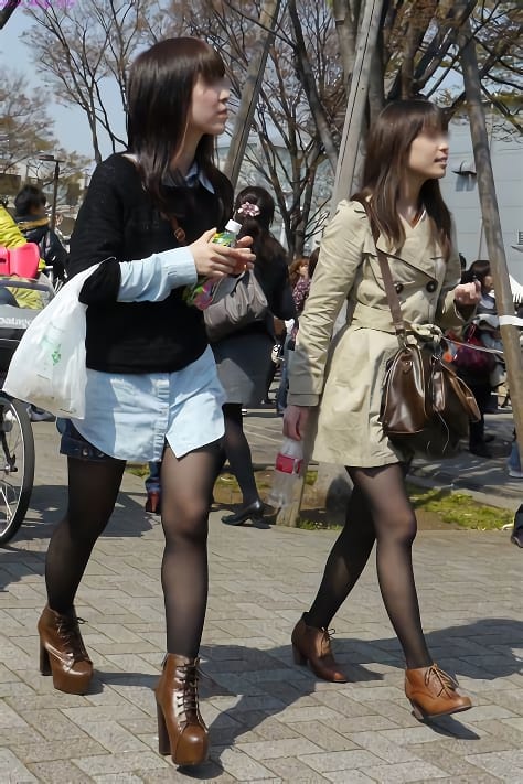 街撮りされた黒パンスト女性のエロ画像 023
