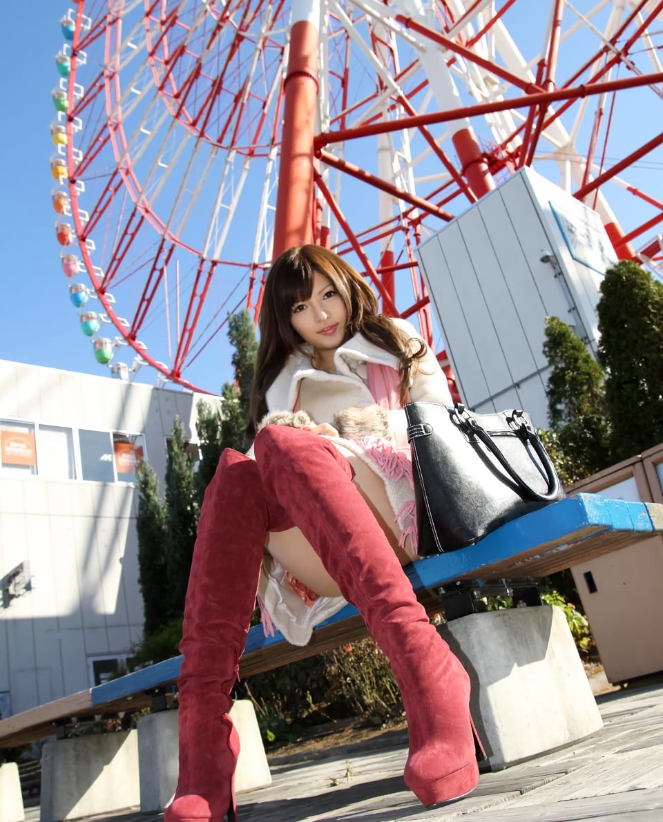 ブーツを履いている女性のエロ画像 001